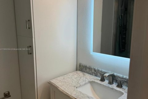Condo in Hialeah, Florida, 3 bedrooms  № 2037900 - photo 14