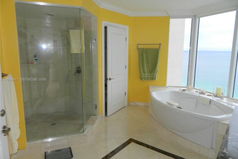 Copropriété à louer à Sunny Isles Beach, Floride: 3 chambres, 194.17 m2 № 2255678 - photo 13
