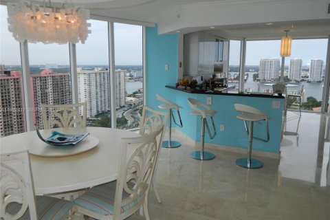 Copropriété à louer à Sunny Isles Beach, Floride: 3 chambres, 194.17 m2 № 2255678 - photo 9