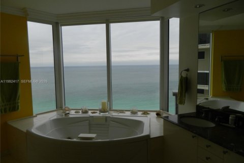 Copropriété à louer à Sunny Isles Beach, Floride: 3 chambres, 194.17 m2 № 2255678 - photo 12