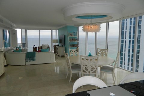 Copropriété à louer à Sunny Isles Beach, Floride: 3 chambres, 194.17 m2 № 2255678 - photo 6