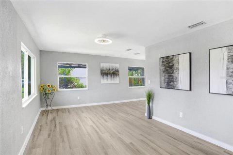 Casa en venta en Saint Petersburg, Florida, 2 dormitorios, 70.23 m2 № 1810215 - foto 2