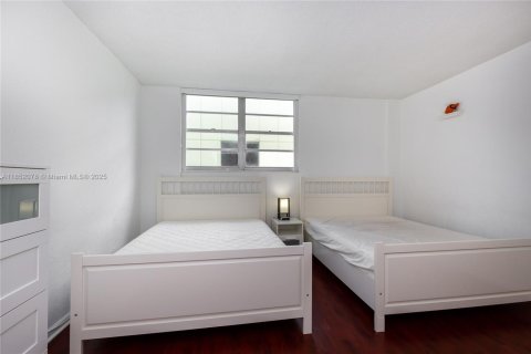 Condo in Hollywood, Florida, 1 bedroom  № 2021696 - photo 6