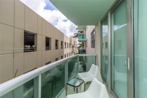 Condo in Hollywood, Florida, 1 bedroom  № 2021696 - photo 30