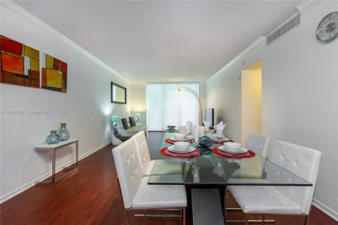 Condo in Hollywood, Florida, 1 bedroom  № 2021696 - photo 19