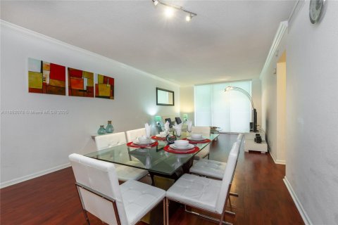 Condo in Hollywood, Florida, 1 bedroom  № 2021696 - photo 20