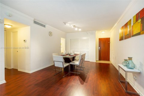 Condo in Hollywood, Florida, 1 bedroom  № 2021696 - photo 22