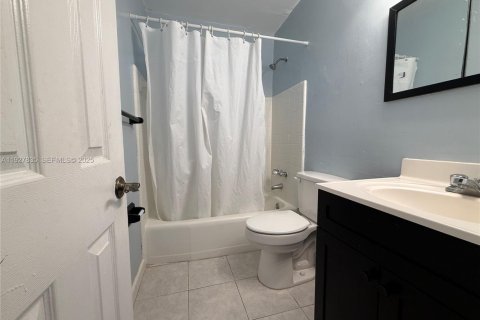 Снять в аренду виллу или дом в Холливуд, Флорида 4 спальни, 157.93м2, № 1988128 - фото 8