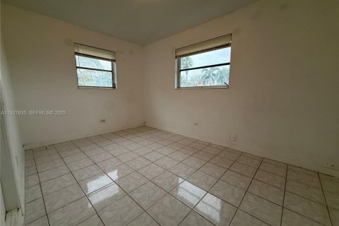 Снять в аренду виллу или дом в Холливуд, Флорида 4 спальни, 157.93м2, № 1988128 - фото 10