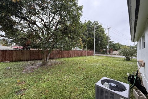 Снять в аренду виллу или дом в Холливуд, Флорида 4 спальни, 157.93м2, № 1988128 - фото 13