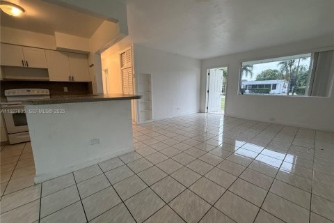 Снять в аренду виллу или дом в Холливуд, Флорида 4 спальни, 157.93м2, № 1988128 - фото 4