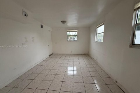 Снять в аренду виллу или дом в Холливуд, Флорида 4 спальни, 157.93м2, № 1988128 - фото 6