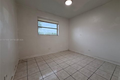 Снять в аренду виллу или дом в Холливуд, Флорида 4 спальни, 157.93м2, № 1988128 - фото 9