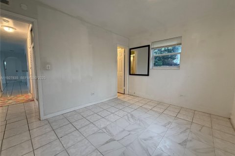 Снять в аренду виллу или дом в Холливуд, Флорида 4 спальни, 157.93м2, № 1988128 - фото 11