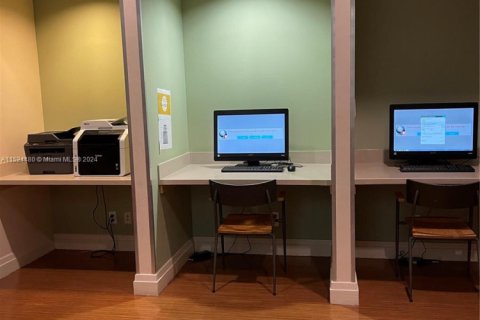 Condo in Hollywood, Florida, 2 bedrooms  № 2035605 - photo 23