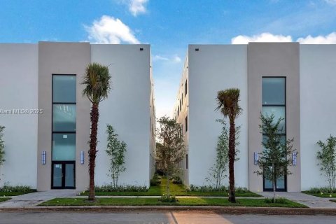 Снять в аренду квартиру в Майами, Флорида 2 спальни, 51.1м2, № 1938759 - фото 1