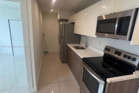 Снять в аренду квартиру в Майами, Флорида 2 спальни, 51.1м2, № 1938759 - фото 2