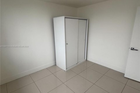 Снять в аренду квартиру в Майами, Флорида 2 спальни, 51.1м2, № 1938759 - фото 12
