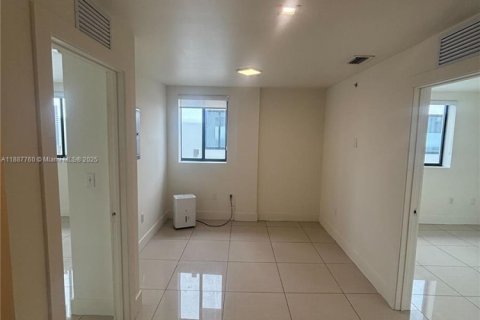 Снять в аренду квартиру в Майами, Флорида 2 спальни, 51.1м2, № 1938759 - фото 3