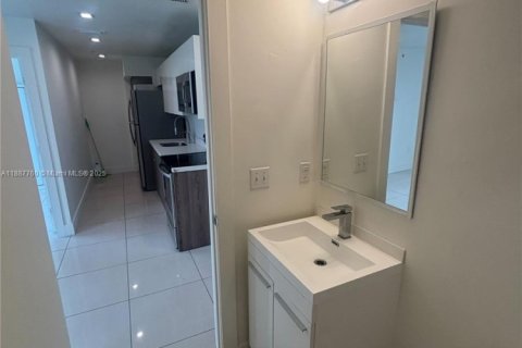 Снять в аренду квартиру в Майами, Флорида 2 спальни, 51.1м2, № 1938759 - фото 6