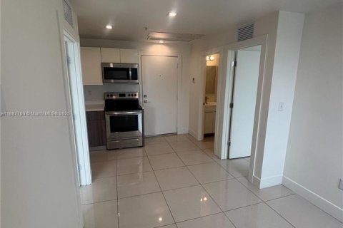 Снять в аренду квартиру в Майами, Флорида 2 спальни, 51.1м2, № 1938759 - фото 4