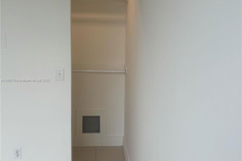 Снять в аренду квартиру в Майами, Флорида 2 спальни, 51.1м2, № 1938759 - фото 10