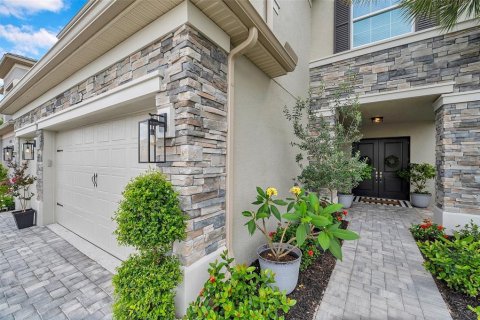 Casa en venta en Wesley Chapel, Florida, 6 dormitorios, 382.01 m2 № 1772087 - foto 2