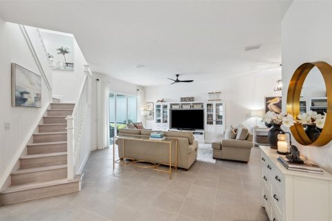 Casa en venta en Wesley Chapel, Florida, 6 dormitorios, 382.01 m2 № 1772087 - foto 7