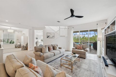 Casa en venta en Wesley Chapel, Florida, 6 dormitorios, 382.01 m2 № 1772087 - foto 3