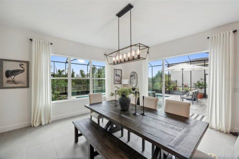 Casa en venta en Wesley Chapel, Florida, 6 dormitorios, 382.01 m2 № 1772087 - foto 12