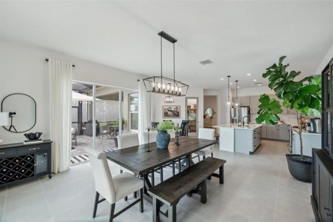 Casa en venta en Wesley Chapel, Florida, 6 dormitorios, 382.01 m2 № 1772087 - foto 10
