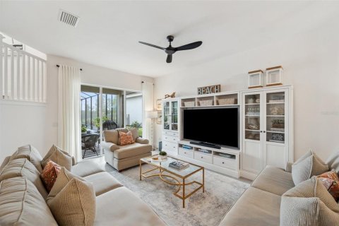 Casa en venta en Wesley Chapel, Florida, 6 dormitorios, 382.01 m2 № 1772087 - foto 16