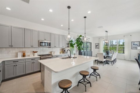 Casa en venta en Wesley Chapel, Florida, 6 dormitorios, 382.01 m2 № 1772087 - foto 5