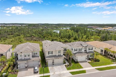 Casa en venta en Wesley Chapel, Florida, 6 dormitorios, 382.01 m2 № 1772087 - foto 1