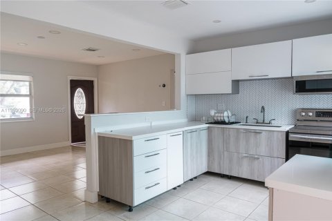 Купить виллу или дом в Холливуд, Флорида 2 спальни, 98.29м2, № 2020092 - фото 4