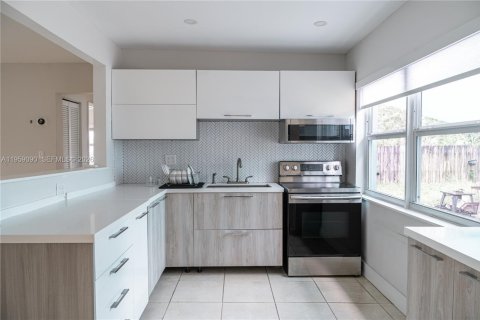 Купить виллу или дом в Холливуд, Флорида 2 спальни, 98.29м2, № 2020092 - фото 3