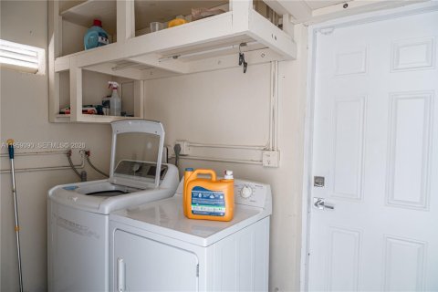 Купить виллу или дом в Холливуд, Флорида 2 спальни, 98.29м2, № 2020092 - фото 17