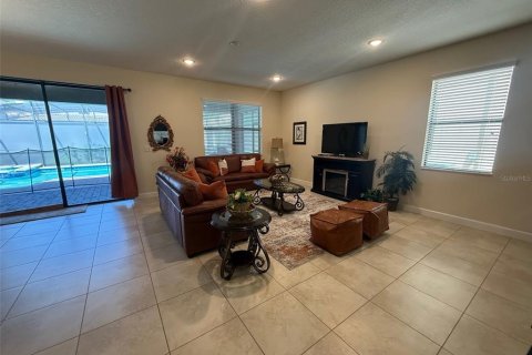 Casa en alquiler en Davenport, Florida, 7 dormitorios, 327.39 m2 № 1651425 - foto 4