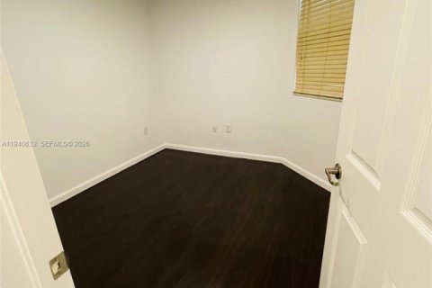 Снять в аренду кондоминиум в Дорал, Флорида 3 спальни, 112.13м2, № 1997745 - фото 21