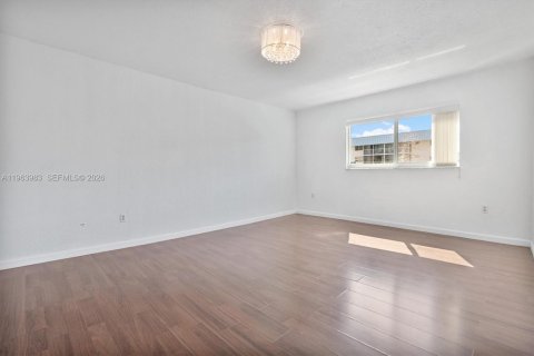 Condominio en venta en North Miami Beach, Florida, 2 dormitorios, 139.35 m2 № 2030928 - foto 18