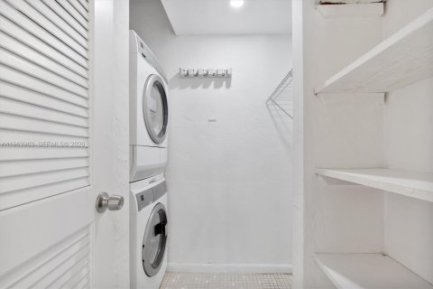 Condominio en venta en North Miami Beach, Florida, 2 dormitorios, 139.35 m2 № 2030928 - foto 14