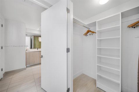 Снять в аренду кондоминиум в Холливуд, Флорида 2 спальни, 96.99м2, № 1958875 - фото 30