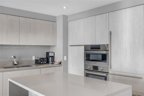 Снять в аренду кондоминиум в Холливуд, Флорида 2 спальни, 96.99м2, № 1958875 - фото 18