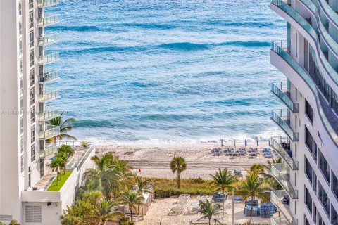 Снять в аренду кондоминиум в Холливуд, Флорида 2 спальни, 96.99м2, № 1958875 - фото 6