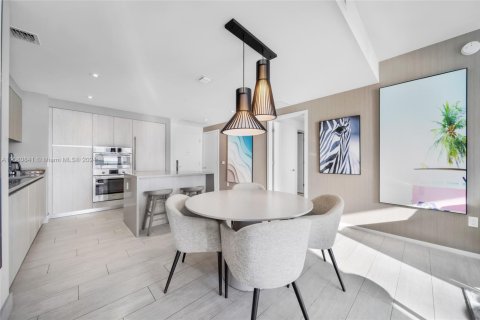 Снять в аренду кондоминиум в Холливуд, Флорида 2 спальни, 96.99м2, № 1958875 - фото 13