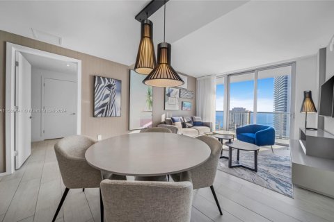 Снять в аренду кондоминиум в Холливуд, Флорида 2 спальни, 96.99м2, № 1958875 - фото 12