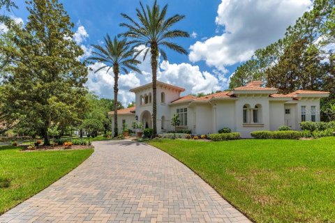 House in Windermere, Florida 4 bedrooms, 450.48 sq.m. № 1815706 - photo 1
