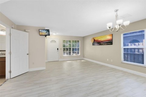 House in Orlando, Florida 3 bedrooms, 148.92 sq.m. № 1733145 - photo 4