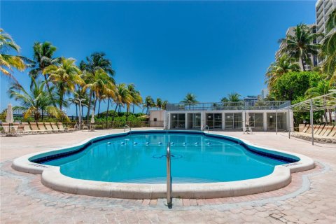 Condominio en alquiler en Miami Beach, Florida, 2 dormitorios, 110.55 m2 № 1707781 - foto 19