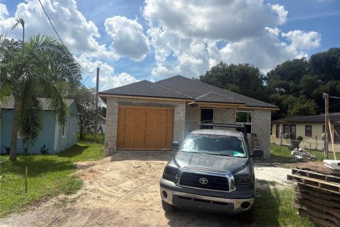 House in Lakeland, Florida 3 bedrooms, 131.83 sq.m. № 1900683 - photo 1